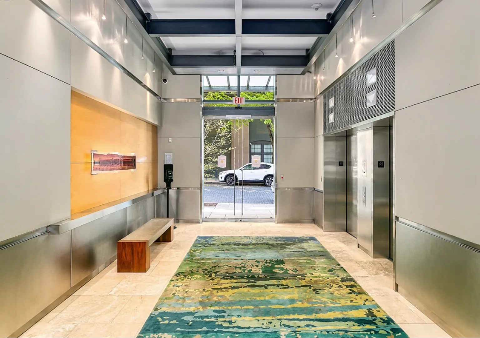 Stunning Condo in the Edge Lofts in NW Portland! Water/Sewer/Garbage/Recycling and Gas are Includ... — Photo 3