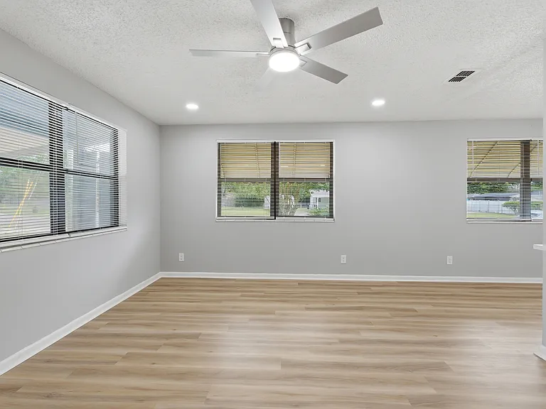 6766 London Bridge Ln — Photo 9