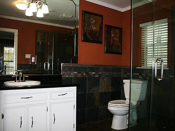  Full bathroom downstairs