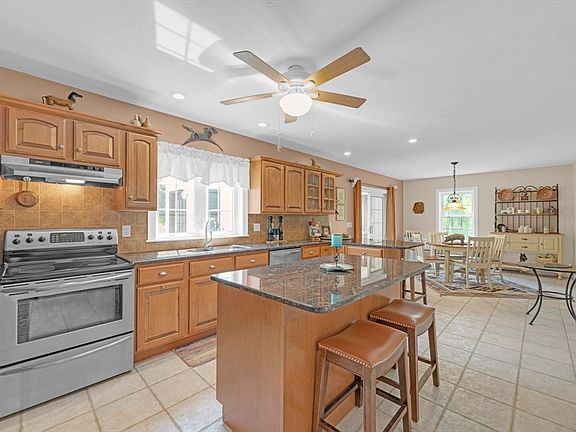4th image of 7 Kittredge Rd