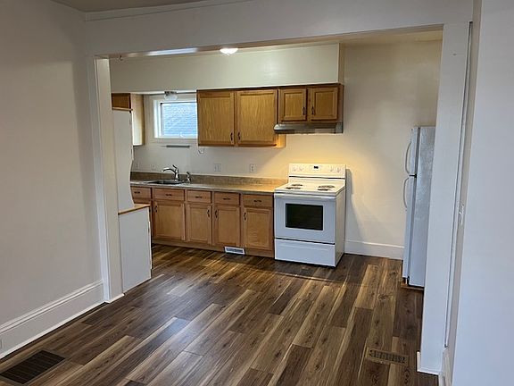Kitchen w stove, dishwasher, and refrigerator