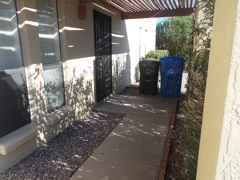 861 Catalina Dr — Photo 3