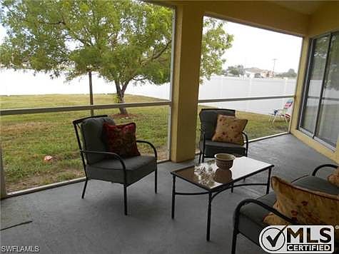 3rd image of 626 NE Juanita Pl