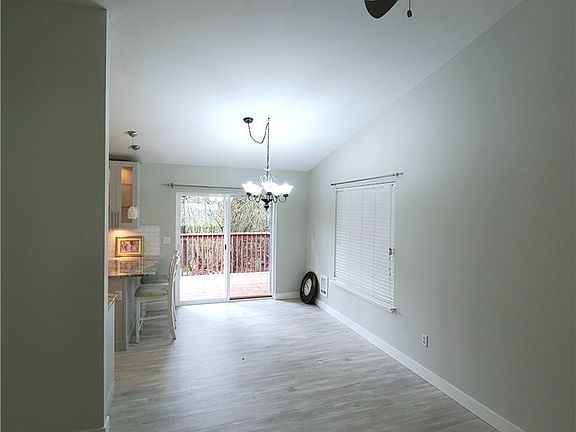 5th image of 8117 Sparrow Ct SE