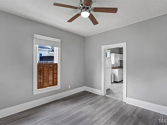 5th image of 907 Hawley Ave