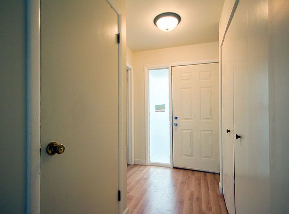 4th image of 813 White Oak Ln