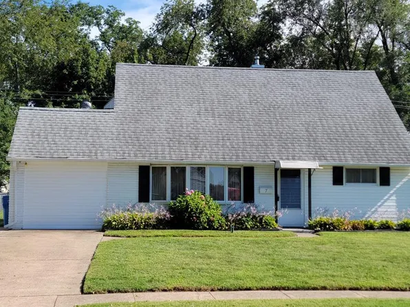 7 Junewood Dr, Levittown, PA 19055