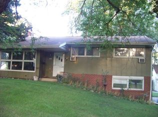 15 Division St, Bristol, IL 60512