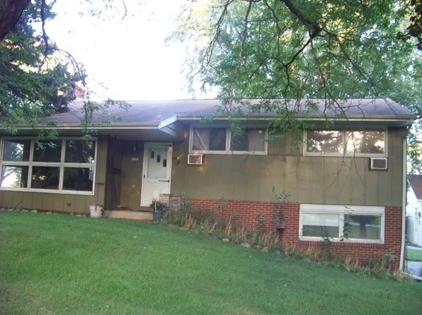 15 Division St, Bristol, IL 60512
