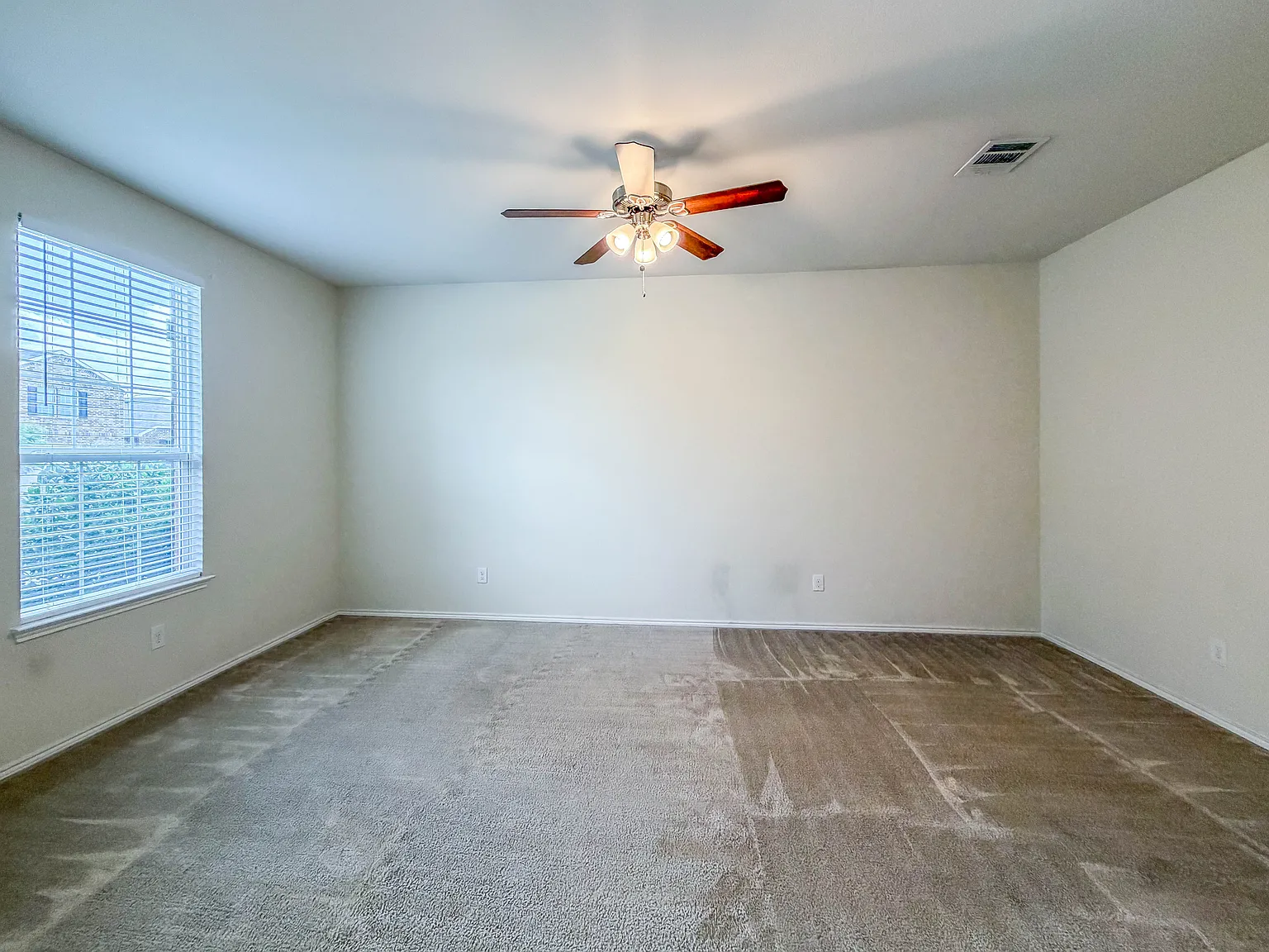 3 bed, 1739 sqft, $2,100 — Photo 3