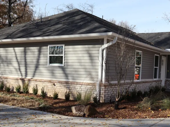 235 Locust St #B, Alma, AR 72921