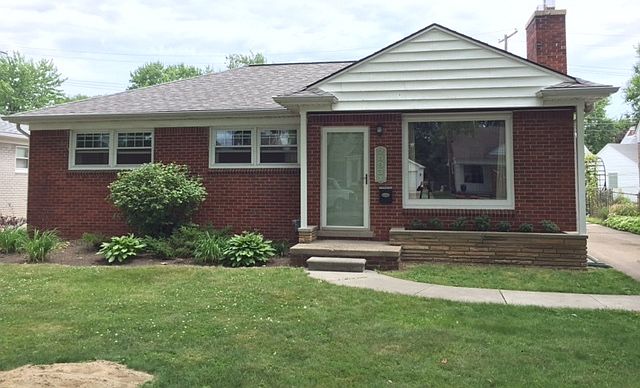 1st image of 20931 Kenmore Ave
