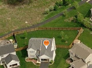 58 Erickson Ct, North Aurora, IL 60542