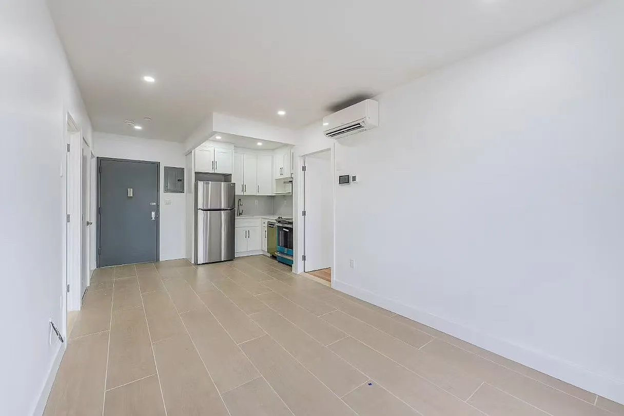 3 bed, 1200 sqft, $3,600 — Photo 2