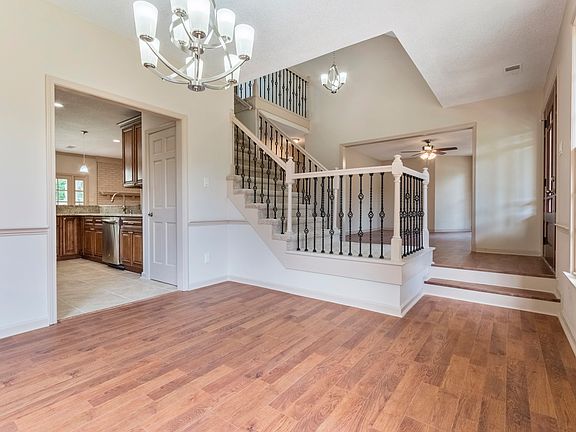4th image of 8044 Farindon Dr