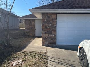 913-915 N Main St, Nixa, MO 65714