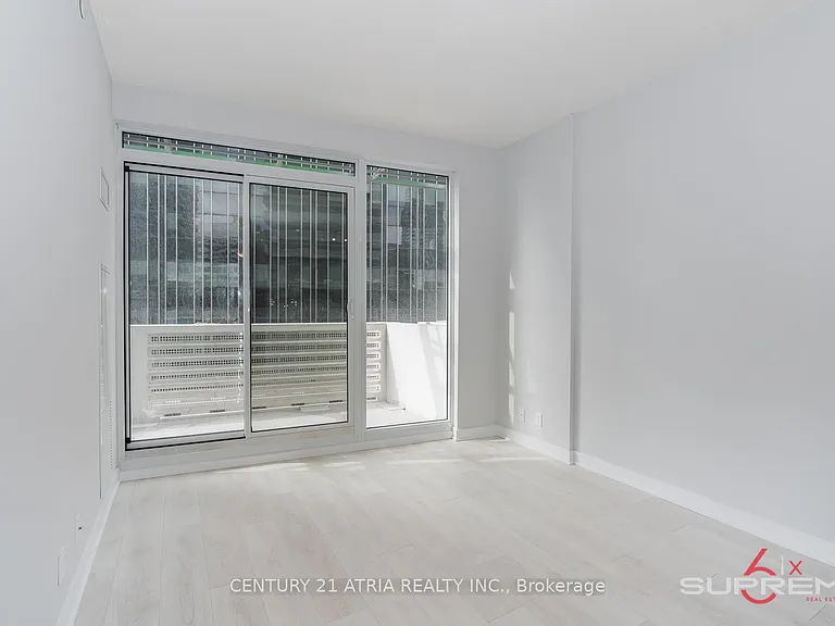 2221 Yonge St #611 — Photo 2