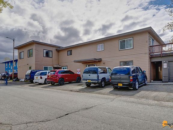2nd image of 906 W 29th Pl #7