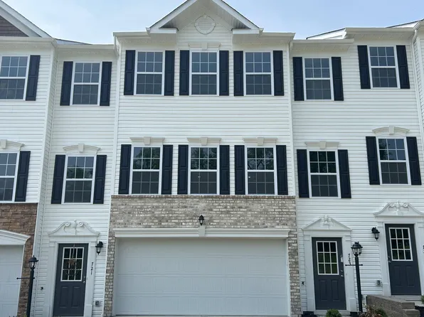 723 Ravenshire Ct, Coraopolis, PA 15108