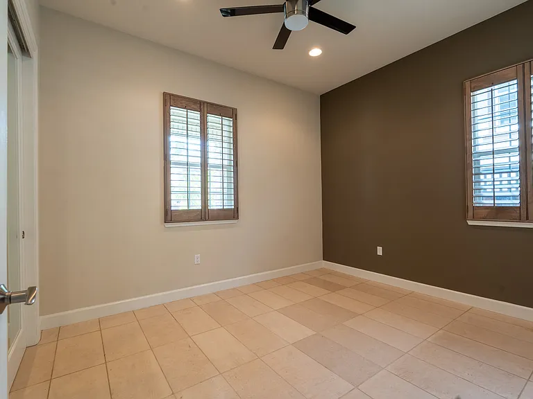 3881 Highpointe Ct — Photo 12
