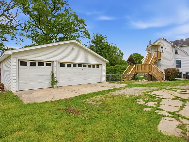23060 Bernard St — Photo 34
