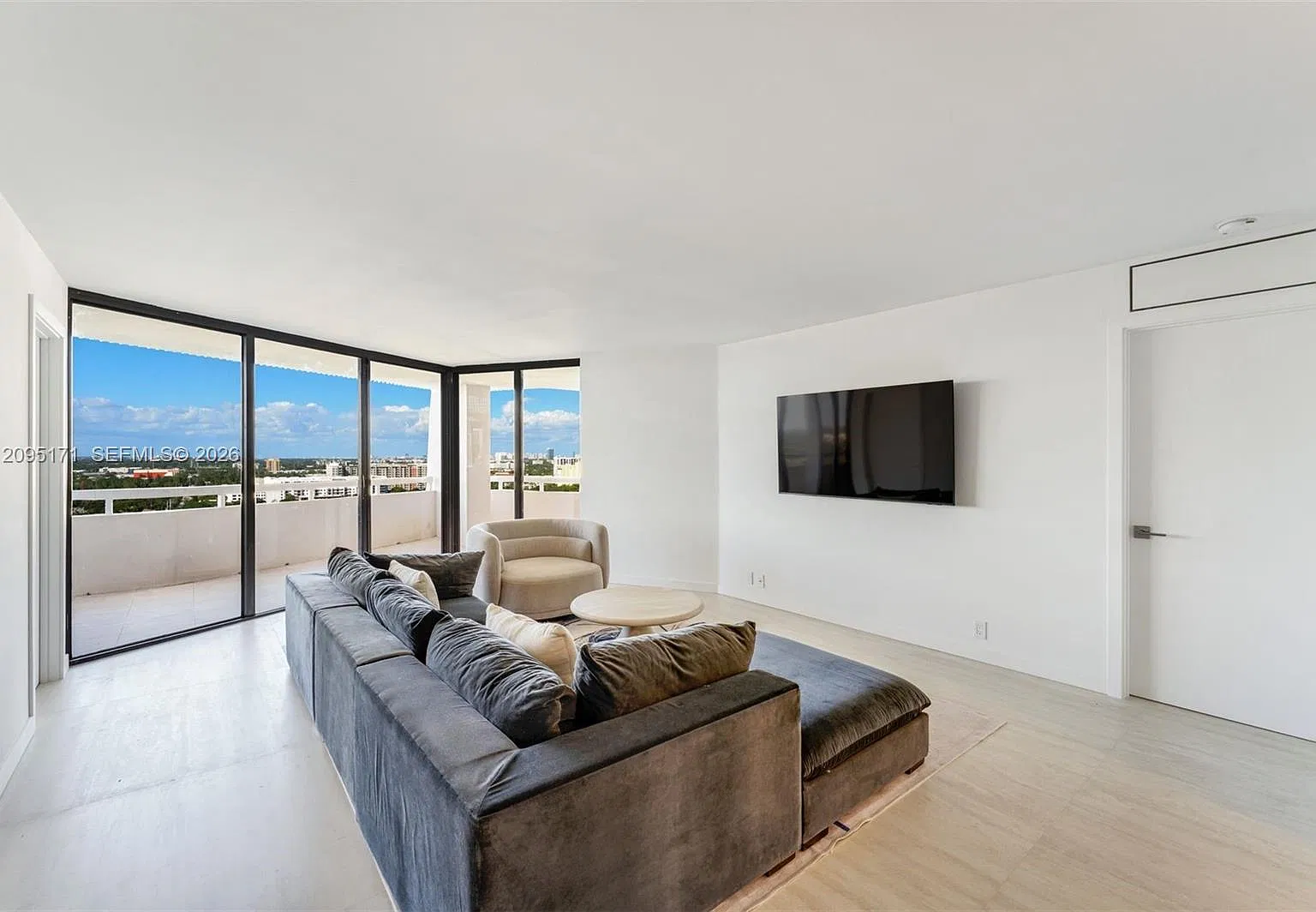 Towers Of Quayside Condo — Photo 2