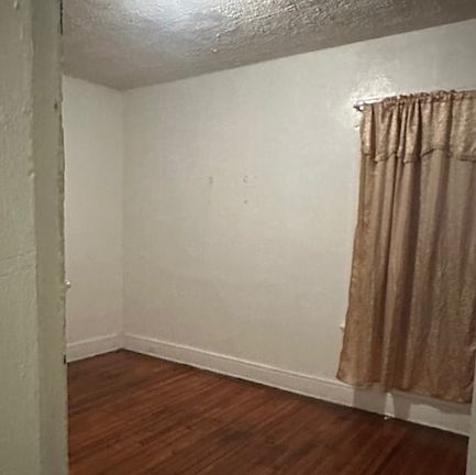 4th image of 52-54 James St #1