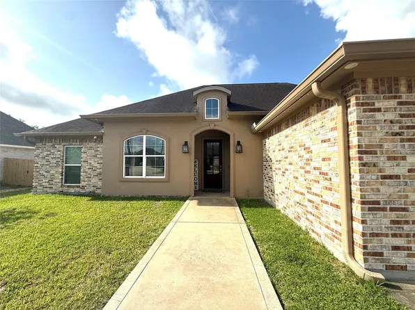 555 Tryson Ln, Bridge City, TX 77611