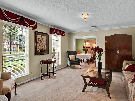 5th image of 1422 Saddlecreek Dr