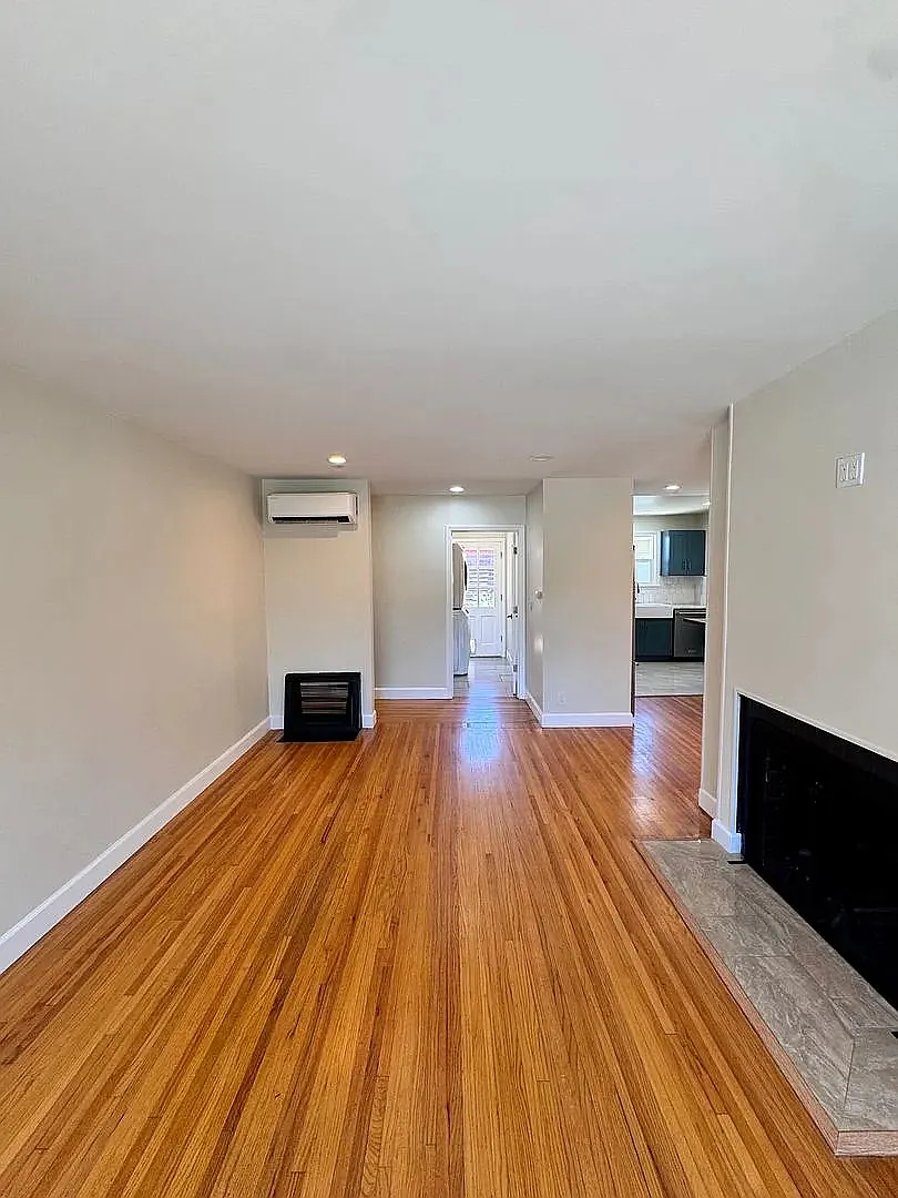3 bed, 2.0 bath, 1172 sqft, $3,000 — Photo 2