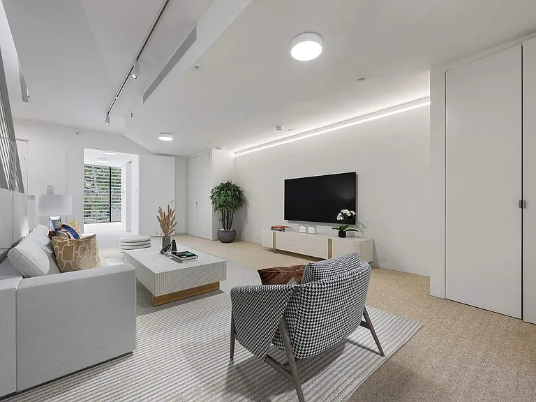162 E 64th St #1 — Photo 13