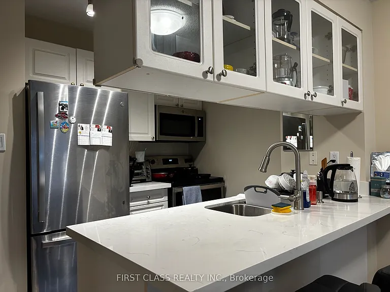 887 Bay St #1001 — Photo 8