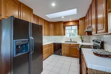 3 bed, 1032 sqft, $3,500 — Photo 3