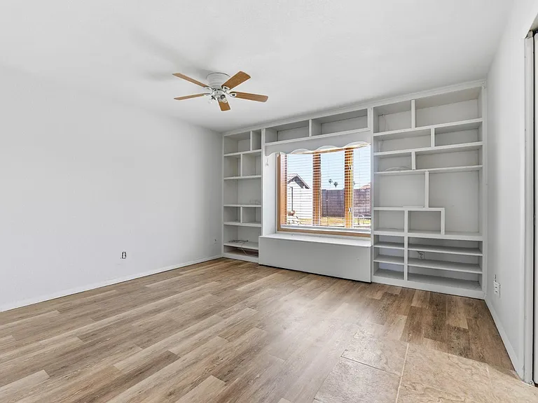 4047 W Sweetwater Ave — Photo 5