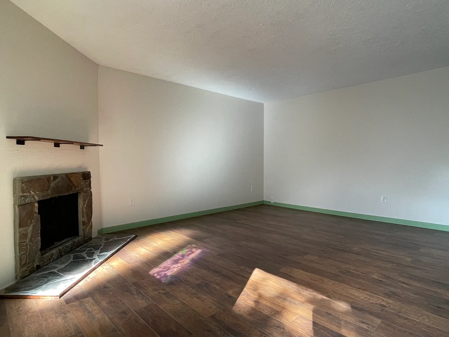 2 bed, 800 sqft, $1,950 — Photo 2