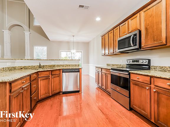 4th image of 104 Vineyard Ln
