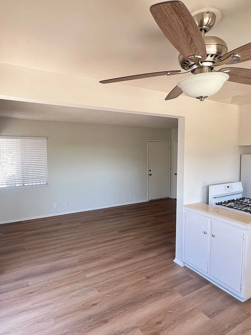 7832 W Manchester Ave — Photo 3