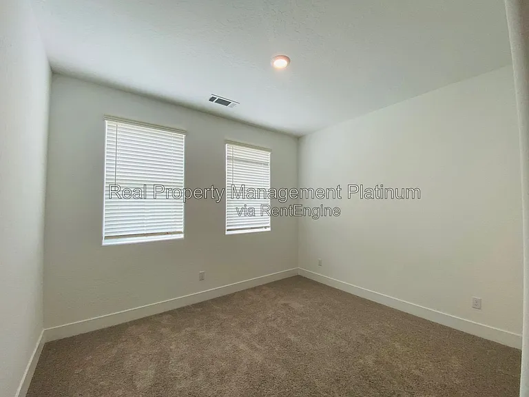 2752 E Tamarind Dr — Photo 29
