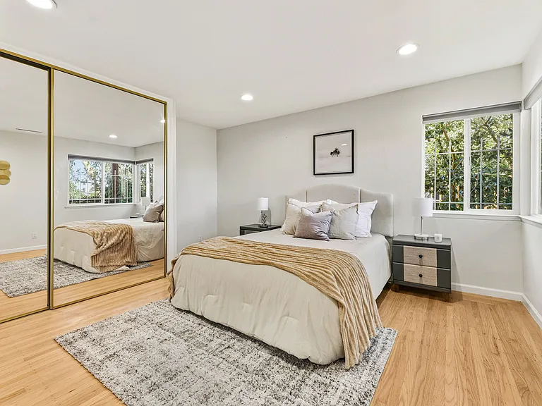 866 Alma Pl — Photo 31