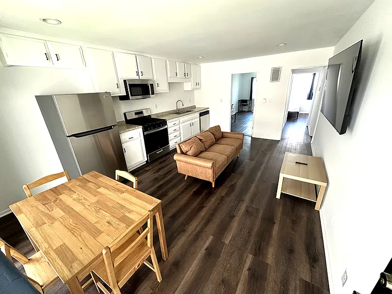 406 VETERAN AVENUE - Westwood, CA 90024 - Dining Area, Couch & TV