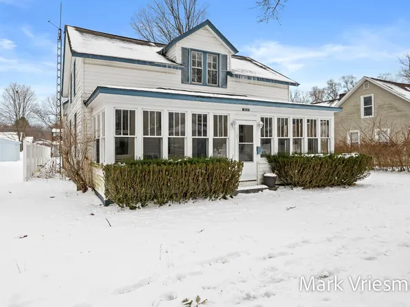 219 S Baldwin St, Whitehall, MI 49461