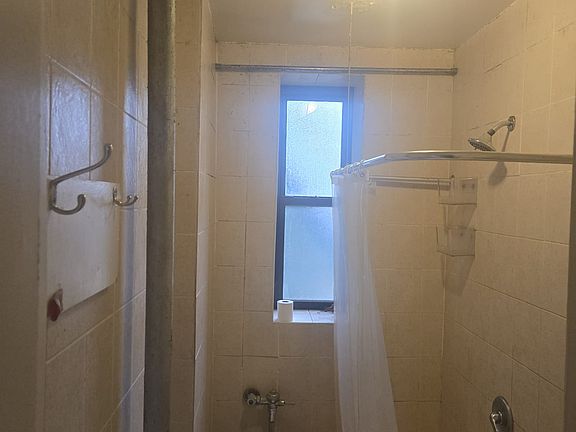 3rd image of 831 Madison St APT 4C
