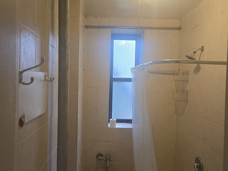 831 Madison St #4C — Photo 3