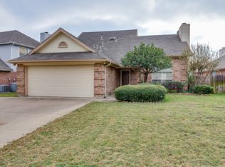 2863 Linden Ln, Grand Prairie, TX 75052