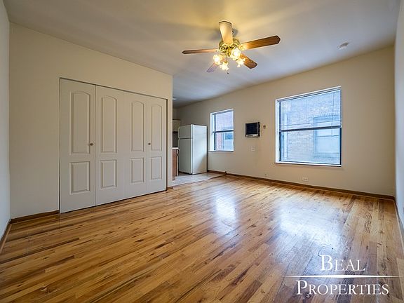 2nd image of 823 W Cornelia Ave #823118