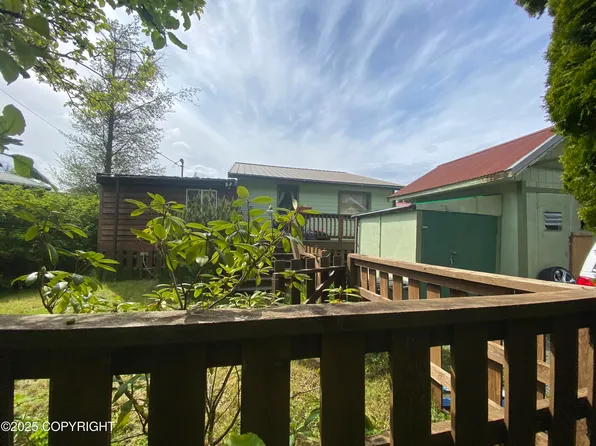 1906 Hamilton Dr, Craig, AK 99921
