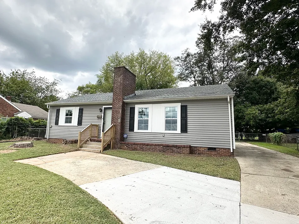 110 W Summit Ave