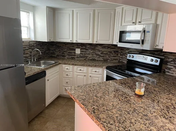 8255 Lake Dr APT 401, Doral, FL 33166