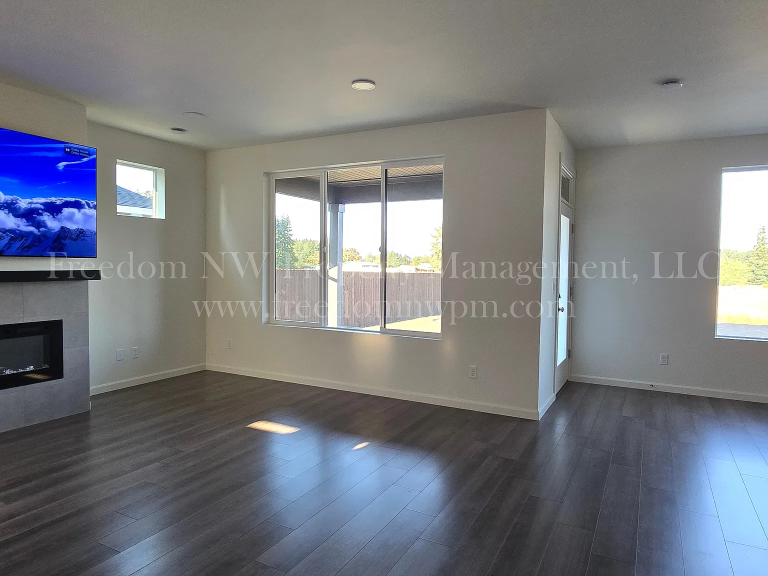 4 bed, 2.5 bath, 2010 sqft, $3,300 — Photo 4