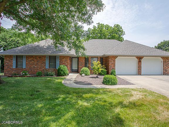 2nd image of 921 Bannister Dr